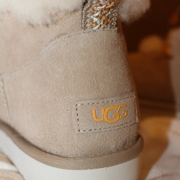 NIB UGG ALPINE HIKER SUEDE SHEARLING ANKLE‎ BOOTS SAND 7 - Picture 6 of 7
